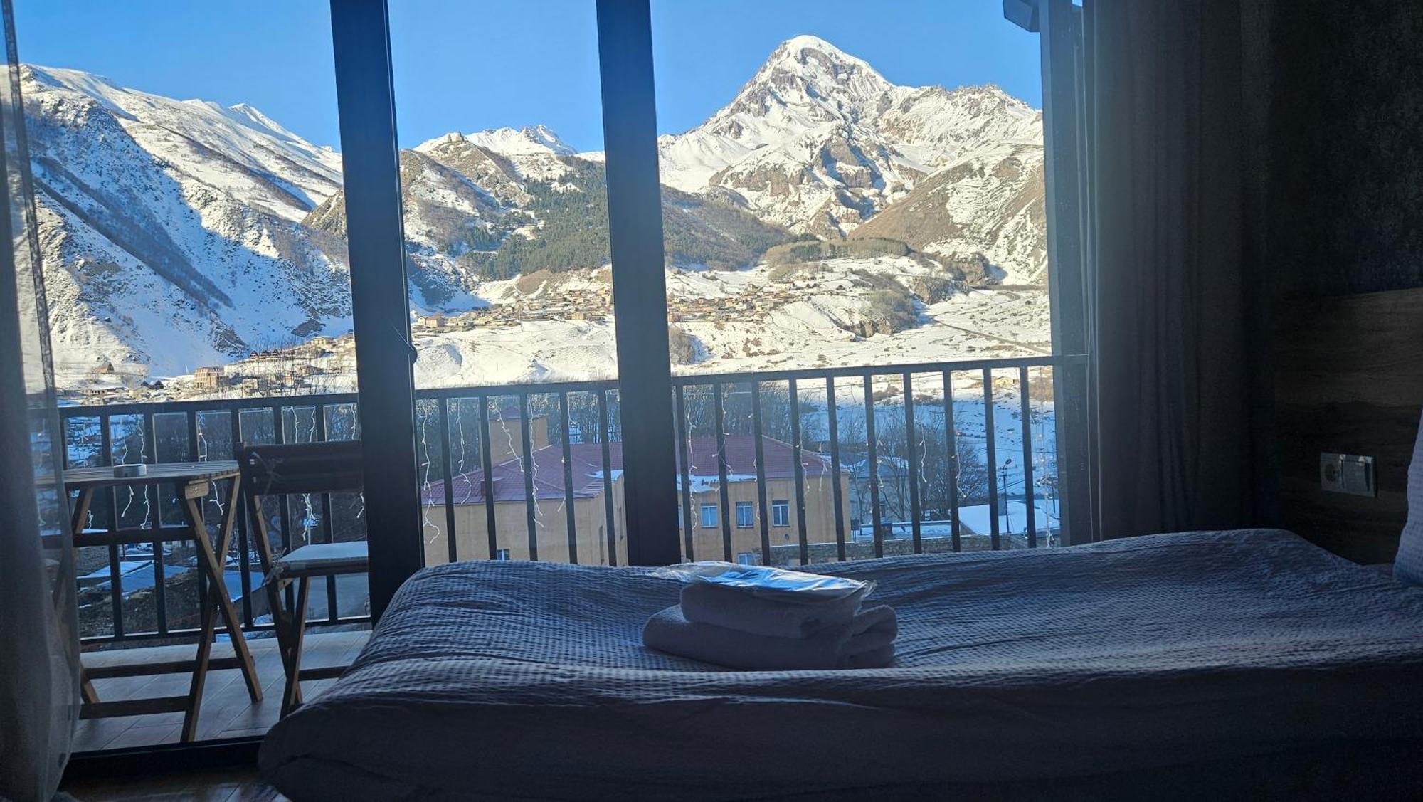 Best View Kazbegi Camera foto