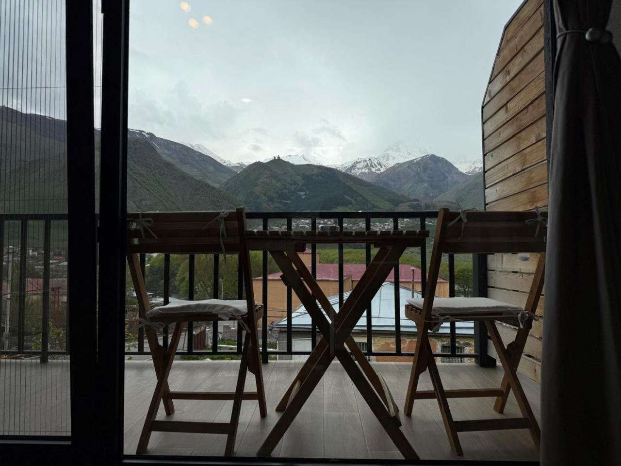Best View Kazbegi Camera foto